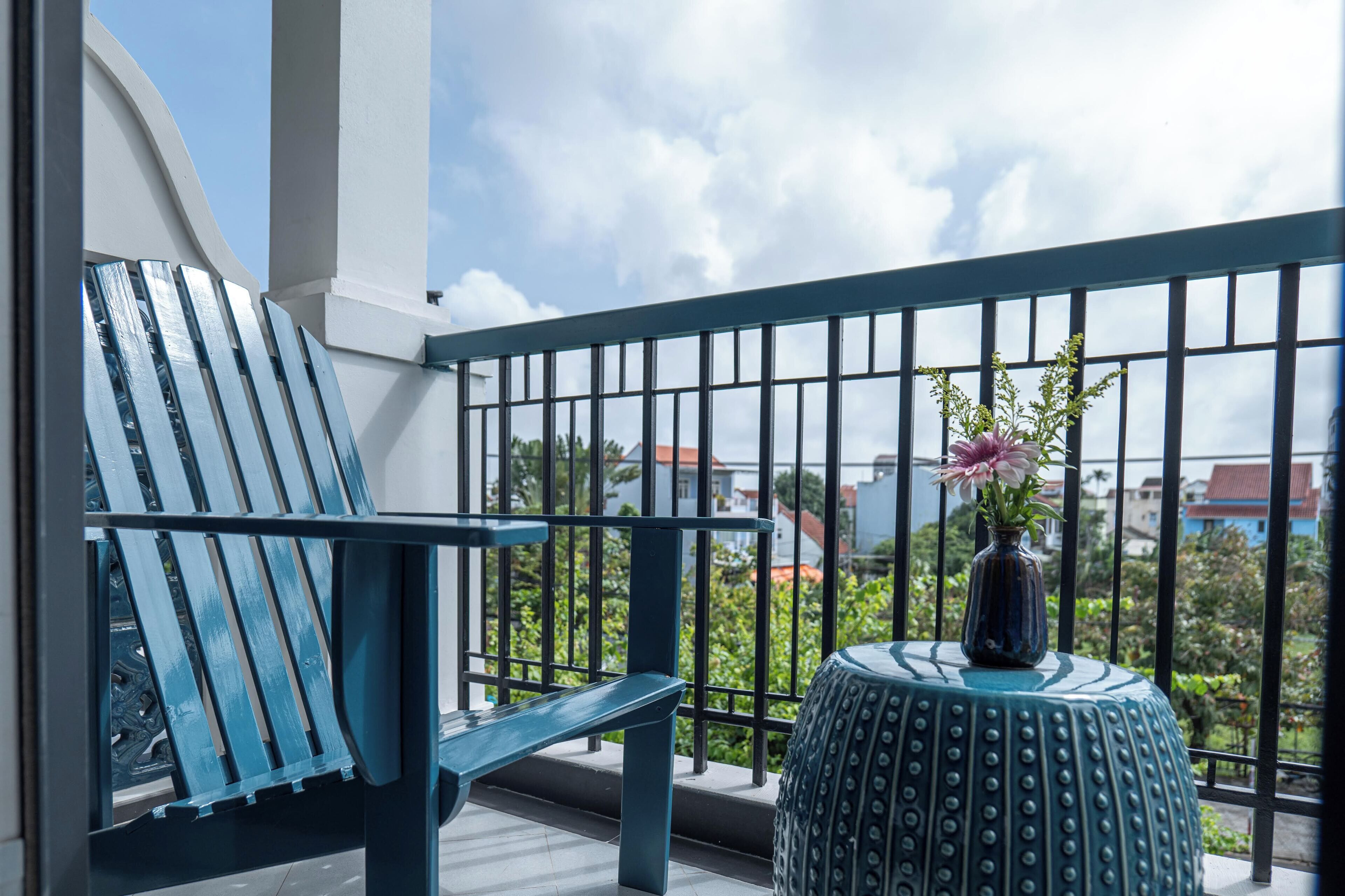 family room | balcony view