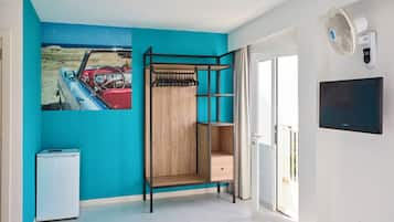 Comfort Double Room | 1 bedroom, down comforters, blackout drapes, free WiFi