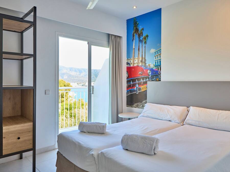 Habitación doble | Edredones de plumas, cortinas opacas, wifi gratis y ropa de cama