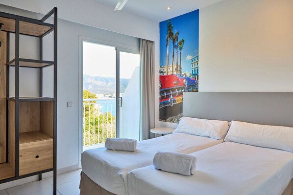 Chambre Double | Couette en duvet d'oie, rideaux occultants, Wi-Fi gratuit, draps fournis