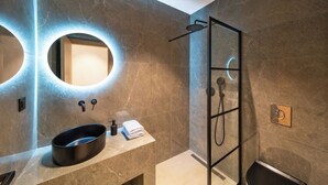 Superior Twin Room | Bathroom | Shower, eco-friendly toiletries, hair dryer, towels - Hippocampus Hotel (Rhodes)