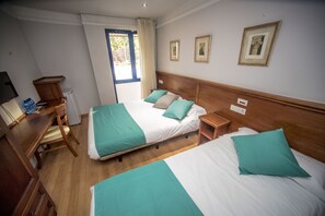 أغطية فراش متميزة وألحفة محشوة بالريش ومكتب وستائر تعتيم