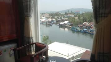 มินิบาร์, โต๊ะทำงาน, Wi-Fi ฟรี, ผ้าปูที่นอน