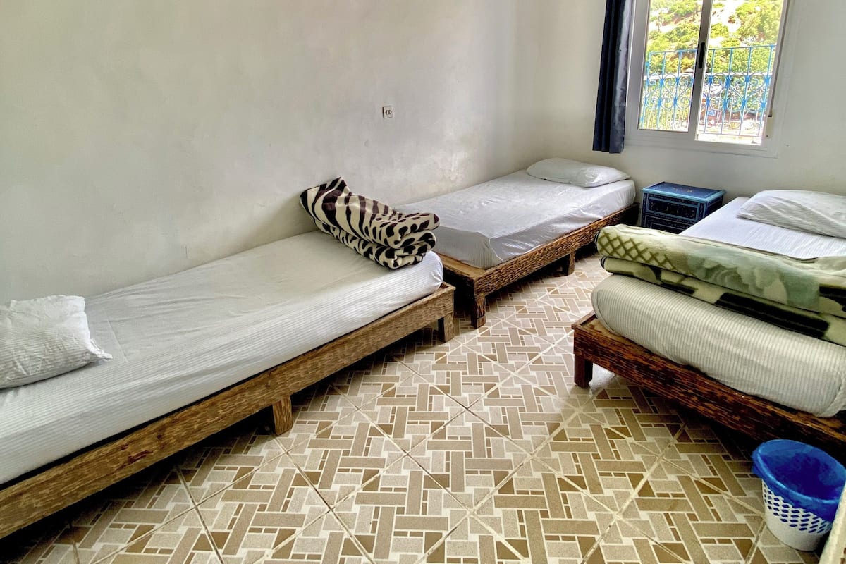 Chambre Triple, salle de bains commune