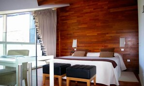 In-room safe, desk, blackout drapes, free cribs/infant beds - Hospedería San Juan de la Peña (Jaca)