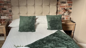 Comfort Double Room, Ensuite | Egyptian cotton sheets, premium bedding, individually decorated
