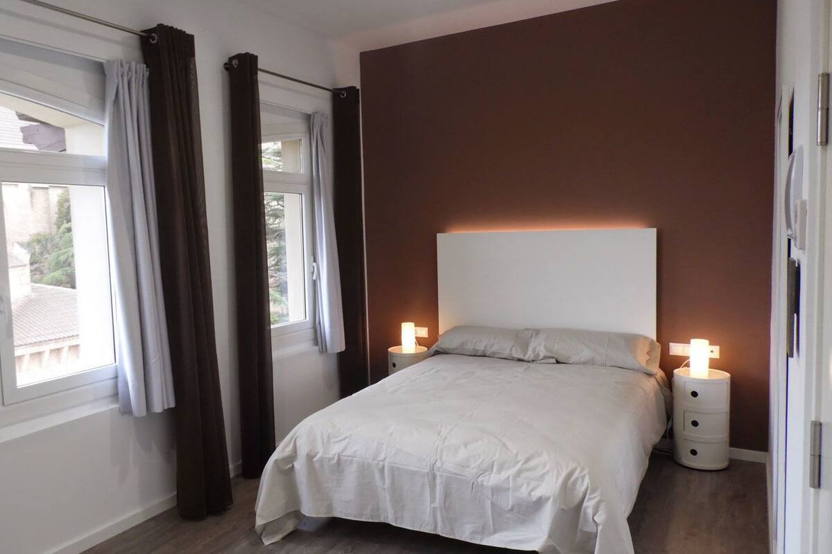 Triple Room | Desk, blackout curtains, free cots/infant beds, rollaway beds