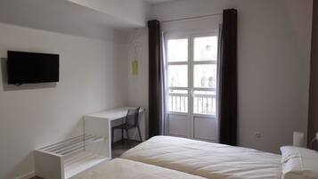 Standard Double or Twin Room | Desk, blackout curtains, free cots/infant beds, rollaway beds