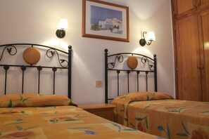 Free cots/infant beds - Apartamentos los Gracioseros (Tias)
