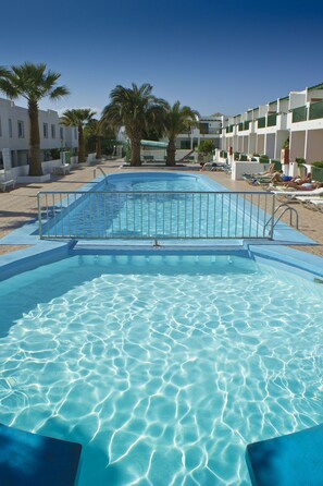 Outdoor pool - Apartamentos los Gracioseros (Tias)