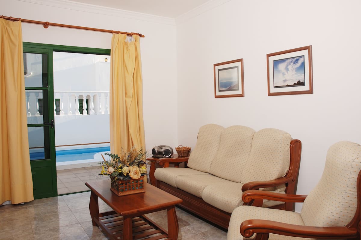 3 bedrooms, free cots/infant beds, free WiFi