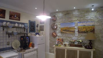 Daily cooked-to-order breakfast for a fee