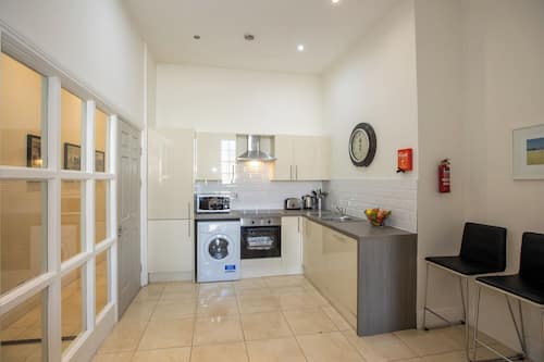 Superior Apartment, 3 Bedrooms, Kitchen, River View | Private kitchen | Full-sized fridge, microwave, stovetop, dishwasher