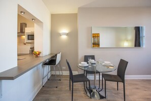 Superior Apartment, 1 Bedroom, Kitchen, River View | Living area | Flat-screen TV - Temple Bar Wellington Quay Apartments (Dublin)
