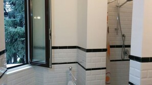 Spring water tub, free toiletries, bidet, towels - Adam's House (Milan)