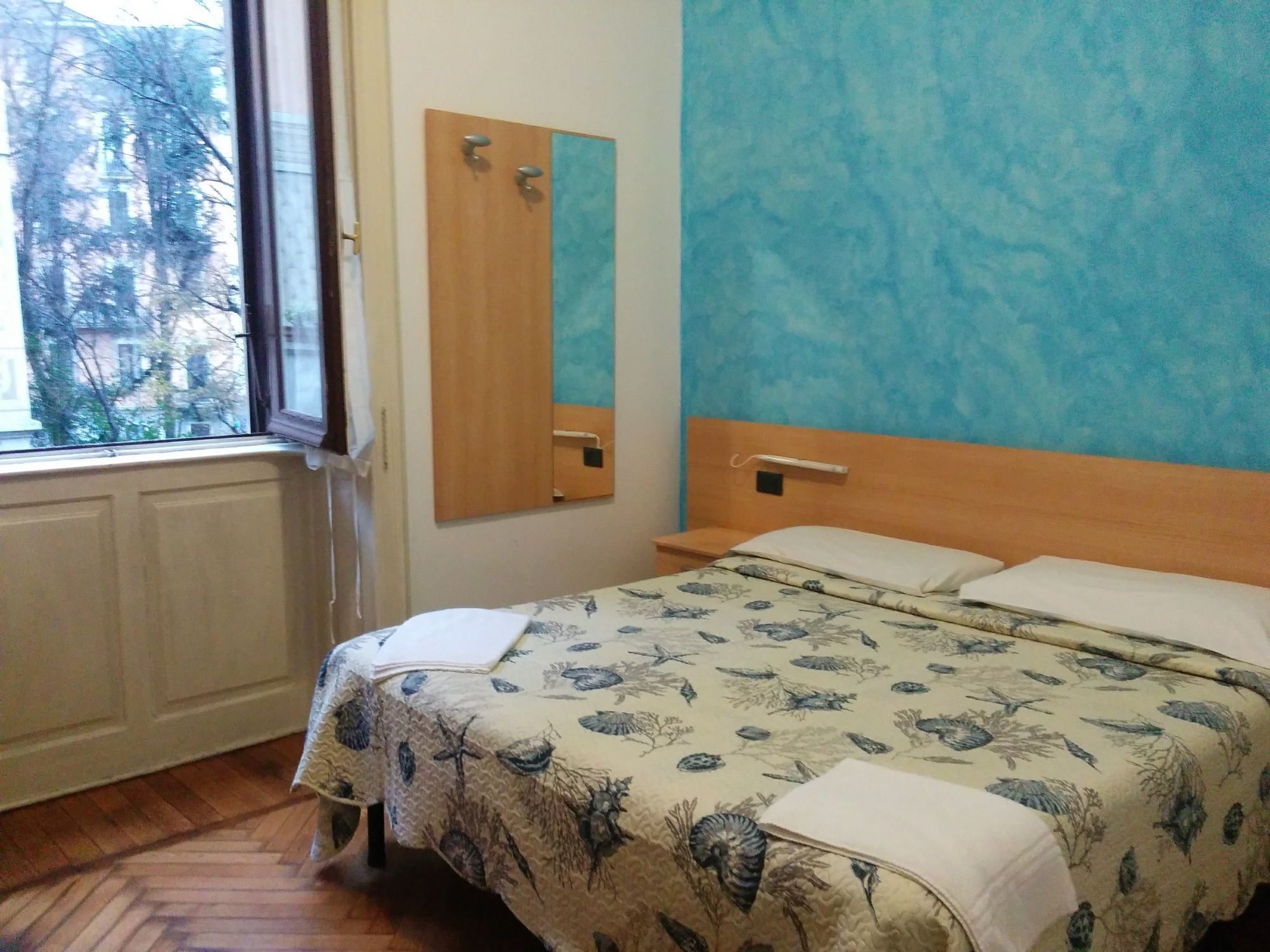 Frette Italian sheets, desk, free WiFi