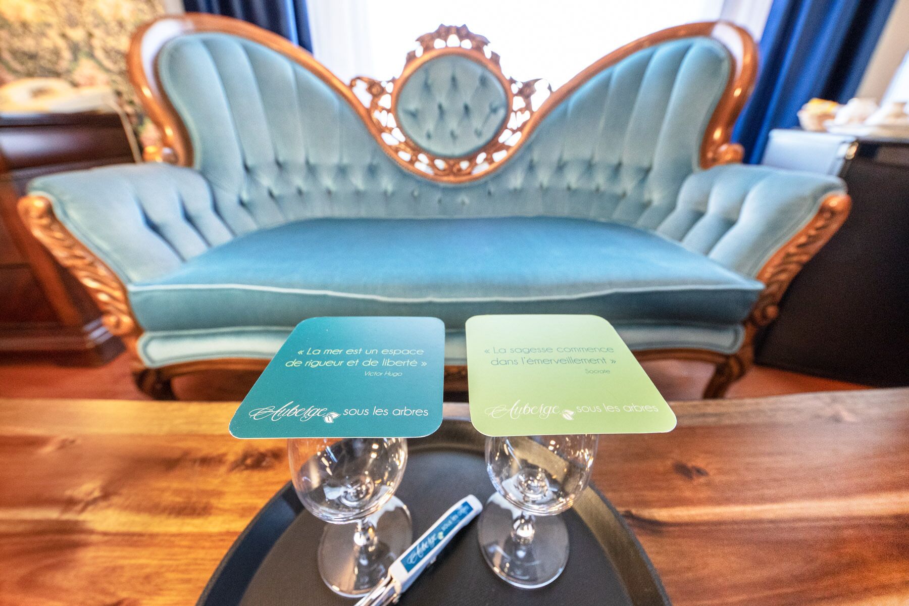 superior room, 1 queen bed | living area | flat-screen tv