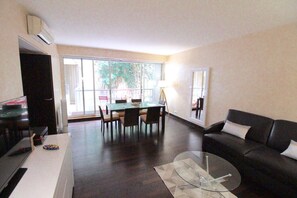 Executive Apartment, Ensuite, Garden View (Executive Apartment) | Lounge - Short Stay Paris Apartments (Paris)