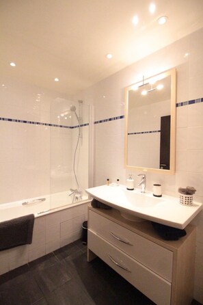 Apartamento ejecutivo, baño privado, vistas al jardín (Executive Apartment) | Baño