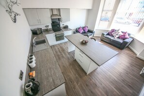 Luxury Apartment, 2 Bedrooms, Ground Floor (Apt 1) | Shared kitchen