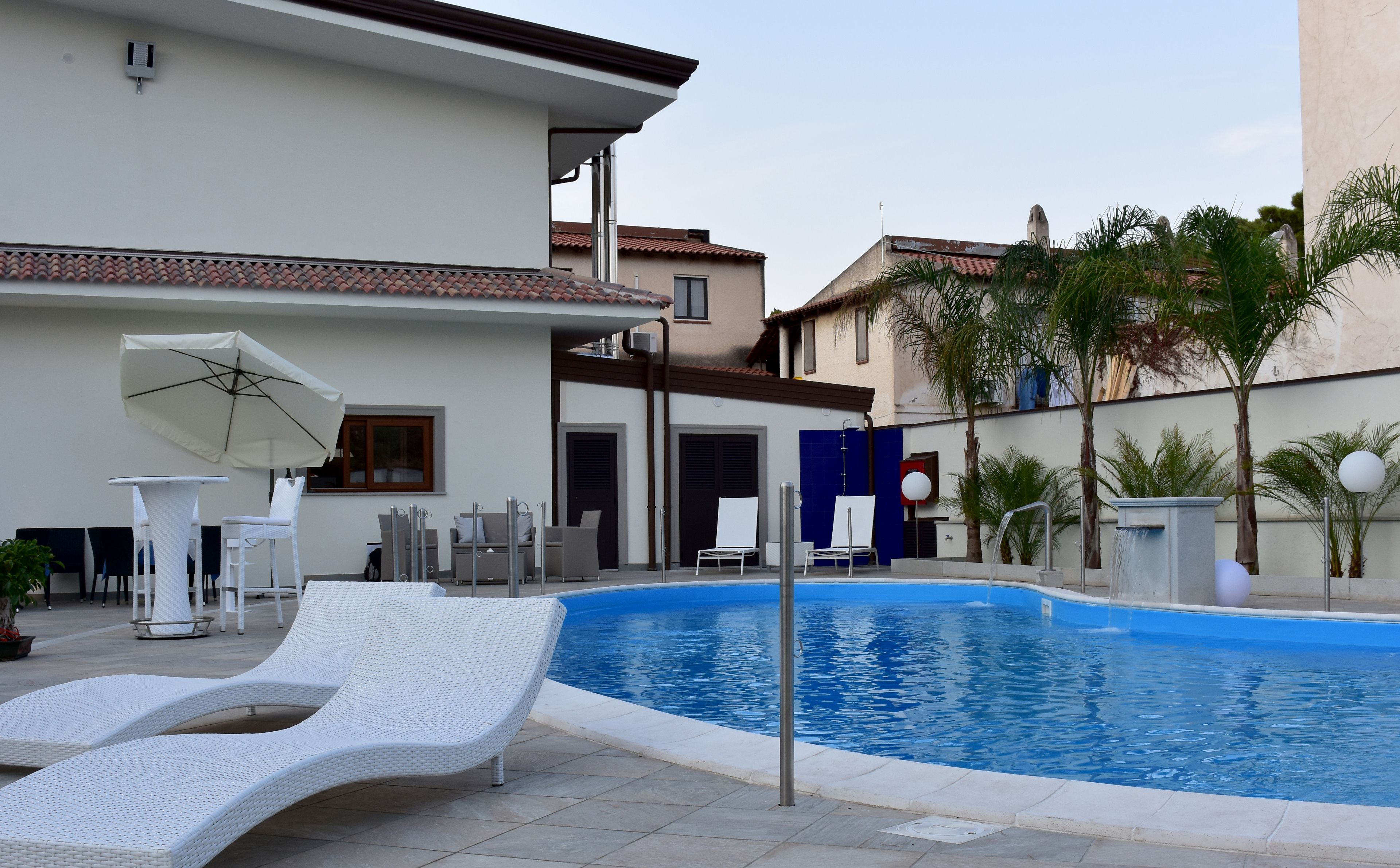 outdoor pool, open 9:00 am to 7:00 pm, pool umbrellas, pool loungers