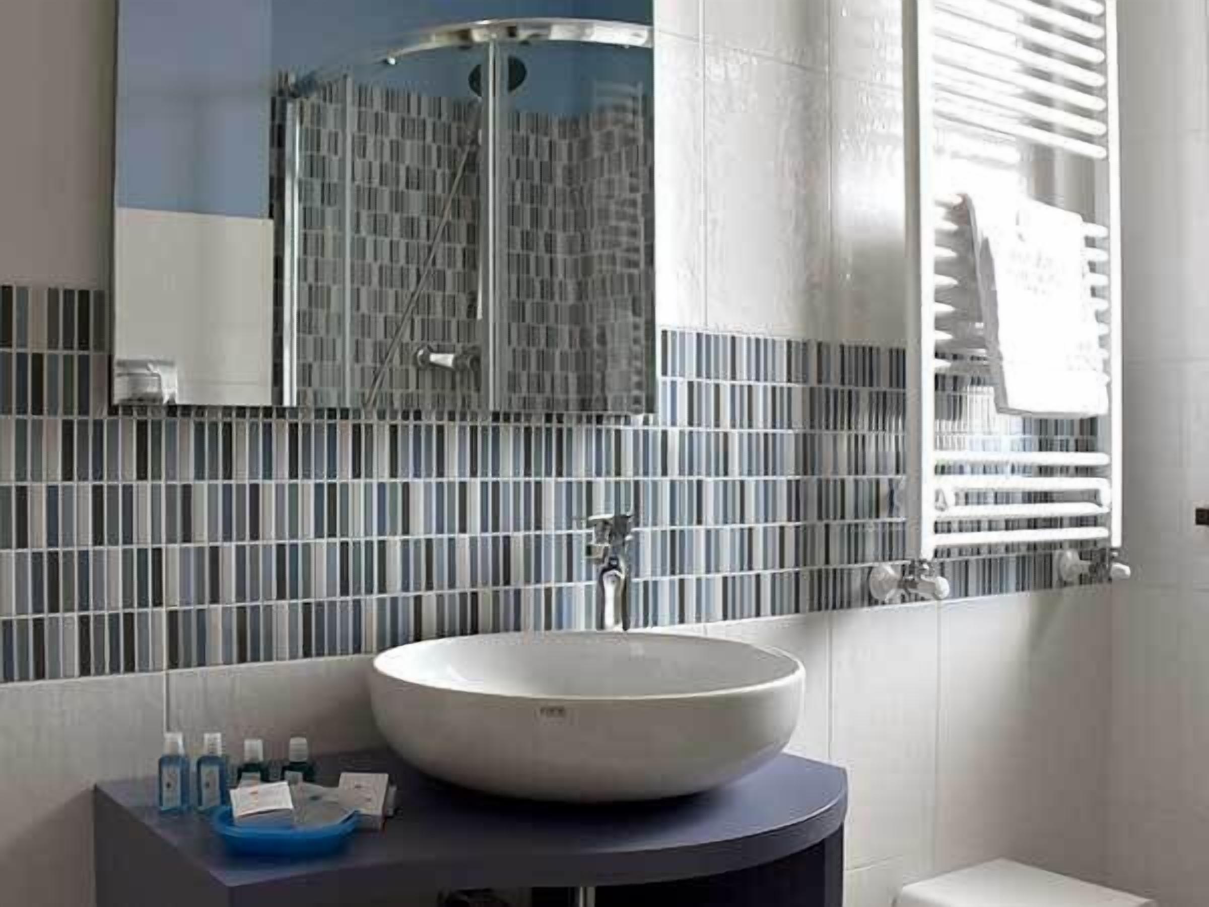 classic double or twin room | bathroom sink