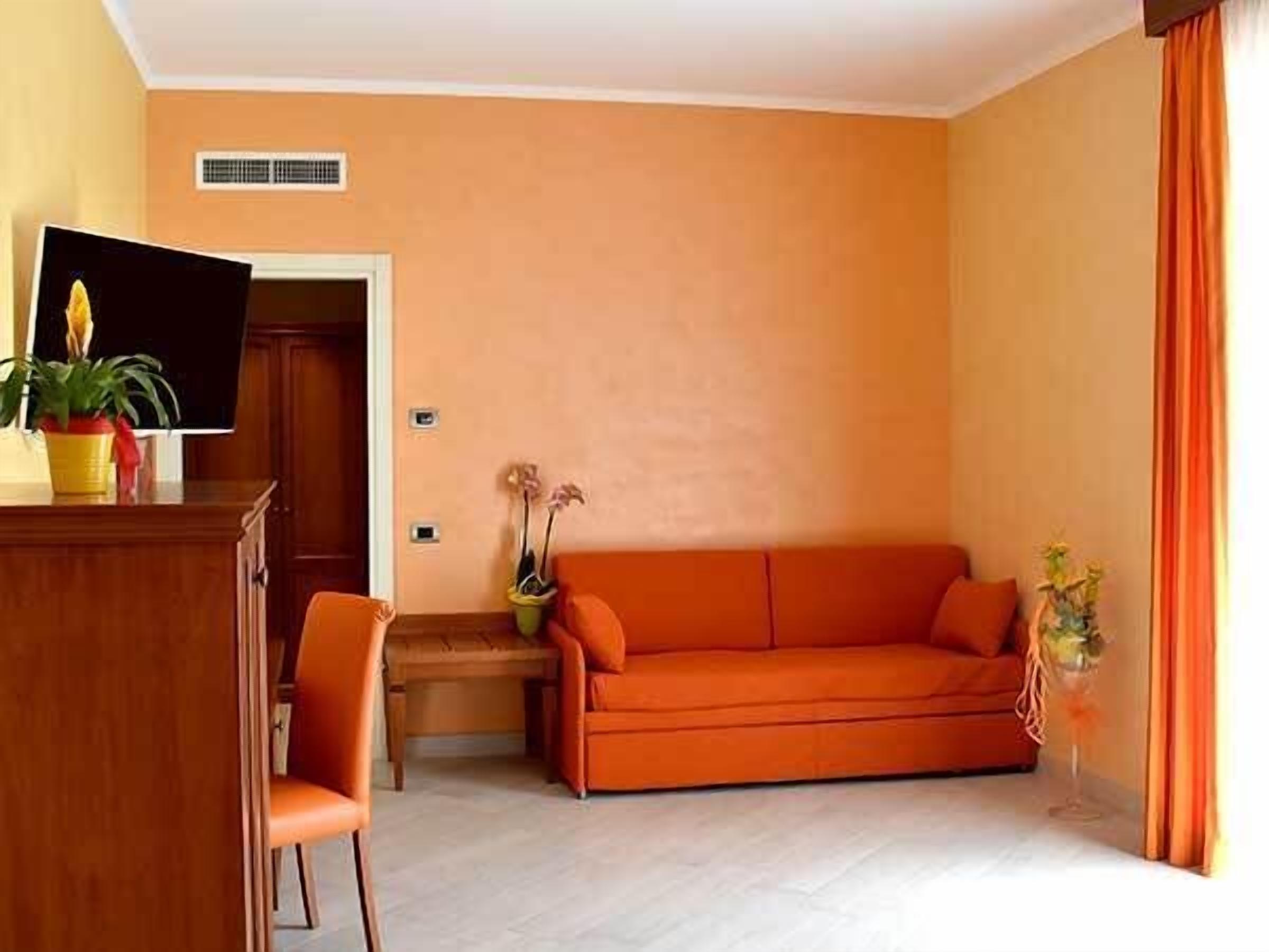 executive suite, multiple beds | living area | flat-screen tv