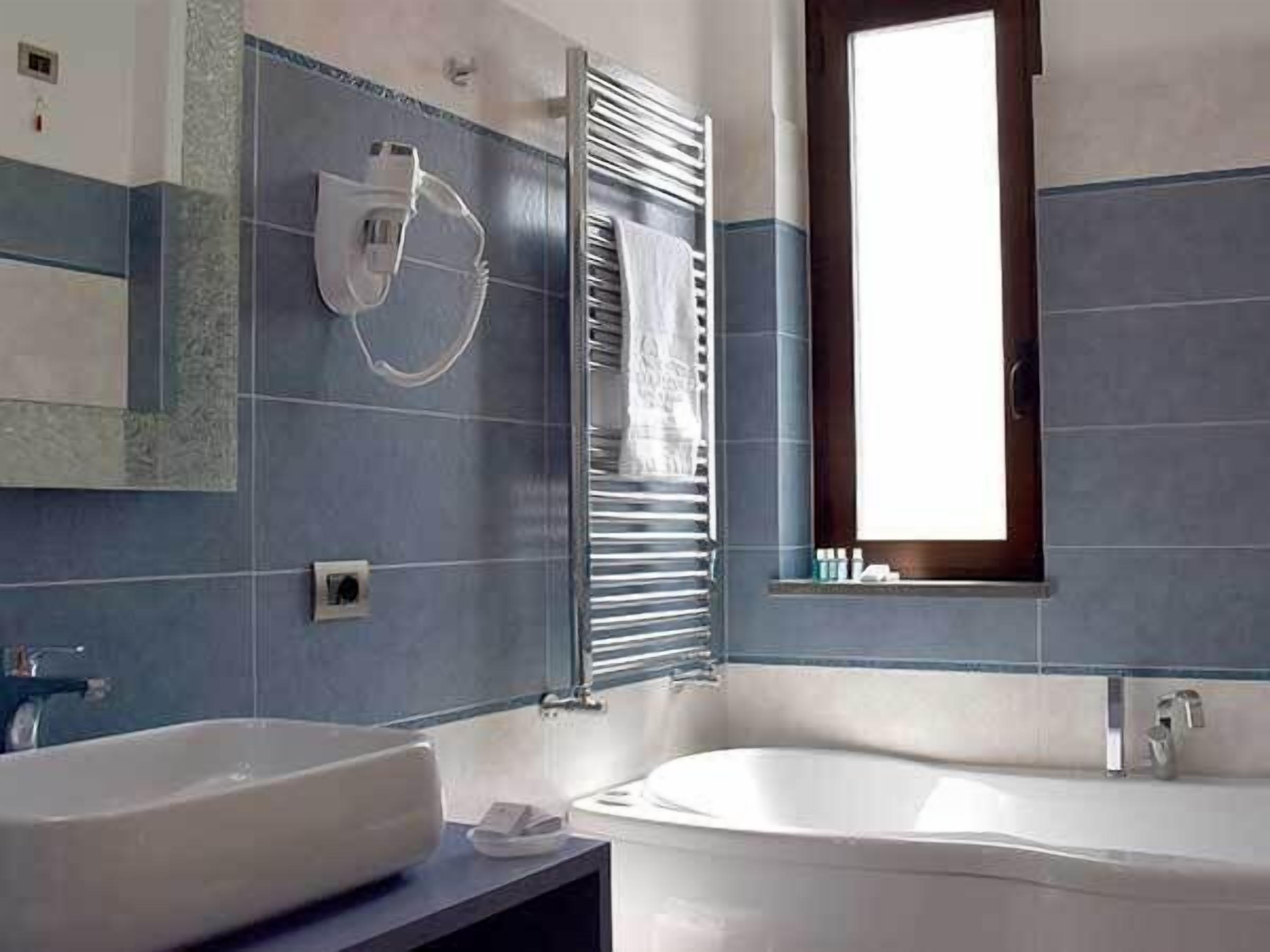 executive suite, multiple beds | bathroom | free toiletries, hair dryer, bidet, towels