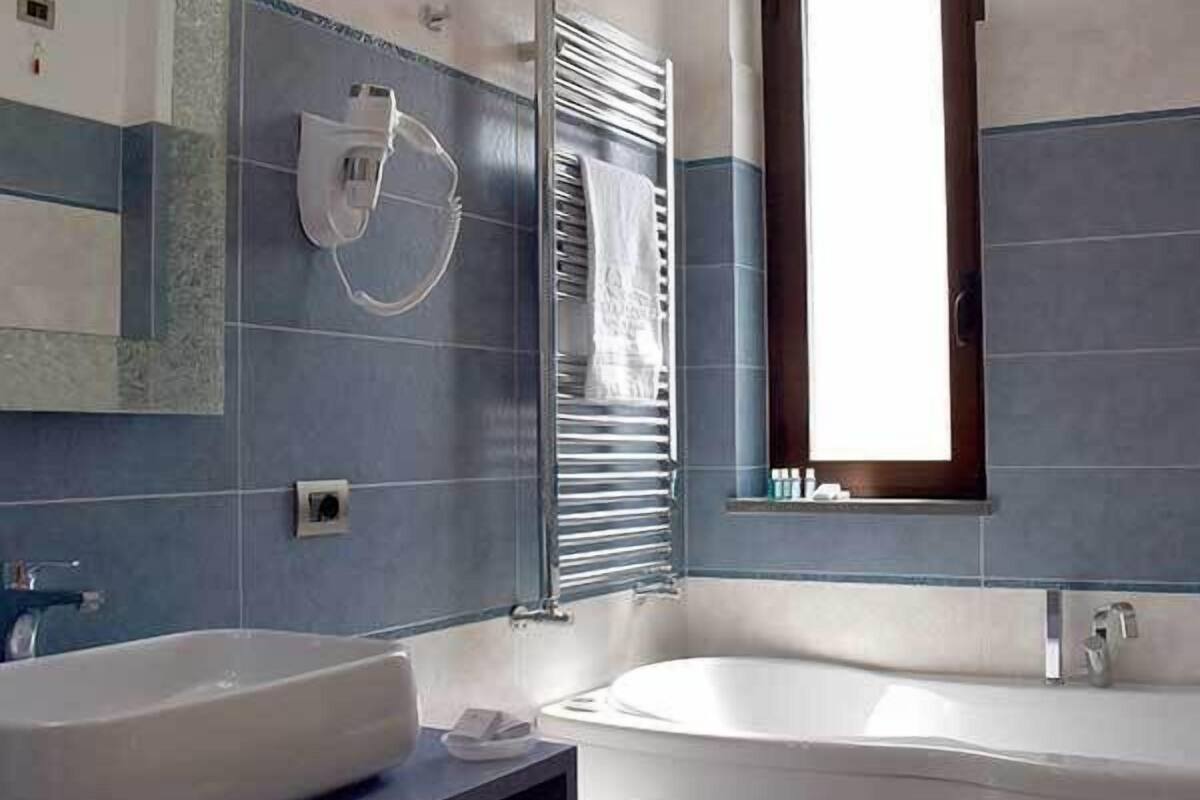 executive suite, multiple beds | bathroom | free toiletries, hair dryer, bidet, towels