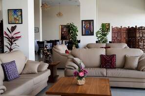 Sala de estar en el lobby