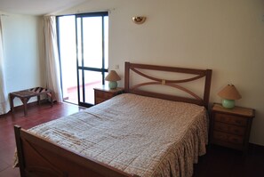 Apartment, 3 Bedrooms, Balcony | In-room safe, iron/ironing board, free cots/infant beds, rollaway beds