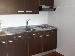 Apartamento, 1 quarto, sacada | Cozinha privada | Geladeira, micro-ondas, cooktop, cafeteira/chaleira