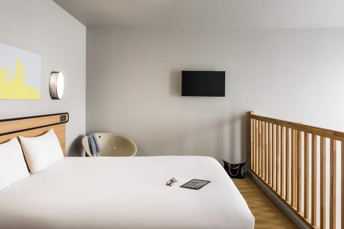 Estudi, 1 llit doble i sofà llit, entresol (4 people) | Escriptori, habitacions insonoritzades i bressols gratuïts