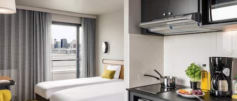 Escrivaninha, quartos à prova de som, berços grátis, Wi-Fi de cortesia