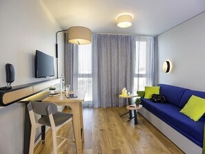 Schreibtisch, schallisolierte Zimmer, kostenlose Babybetten
