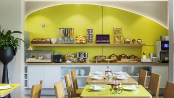 Sarapan Eropah setiap hari (EUR 16 seorang)