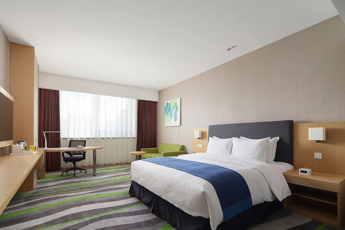 Minibar, in-room safe, desk, soundproofing