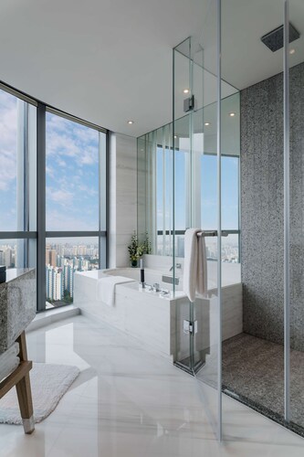 Hyatt Regency Shanghai, Wujiaochang