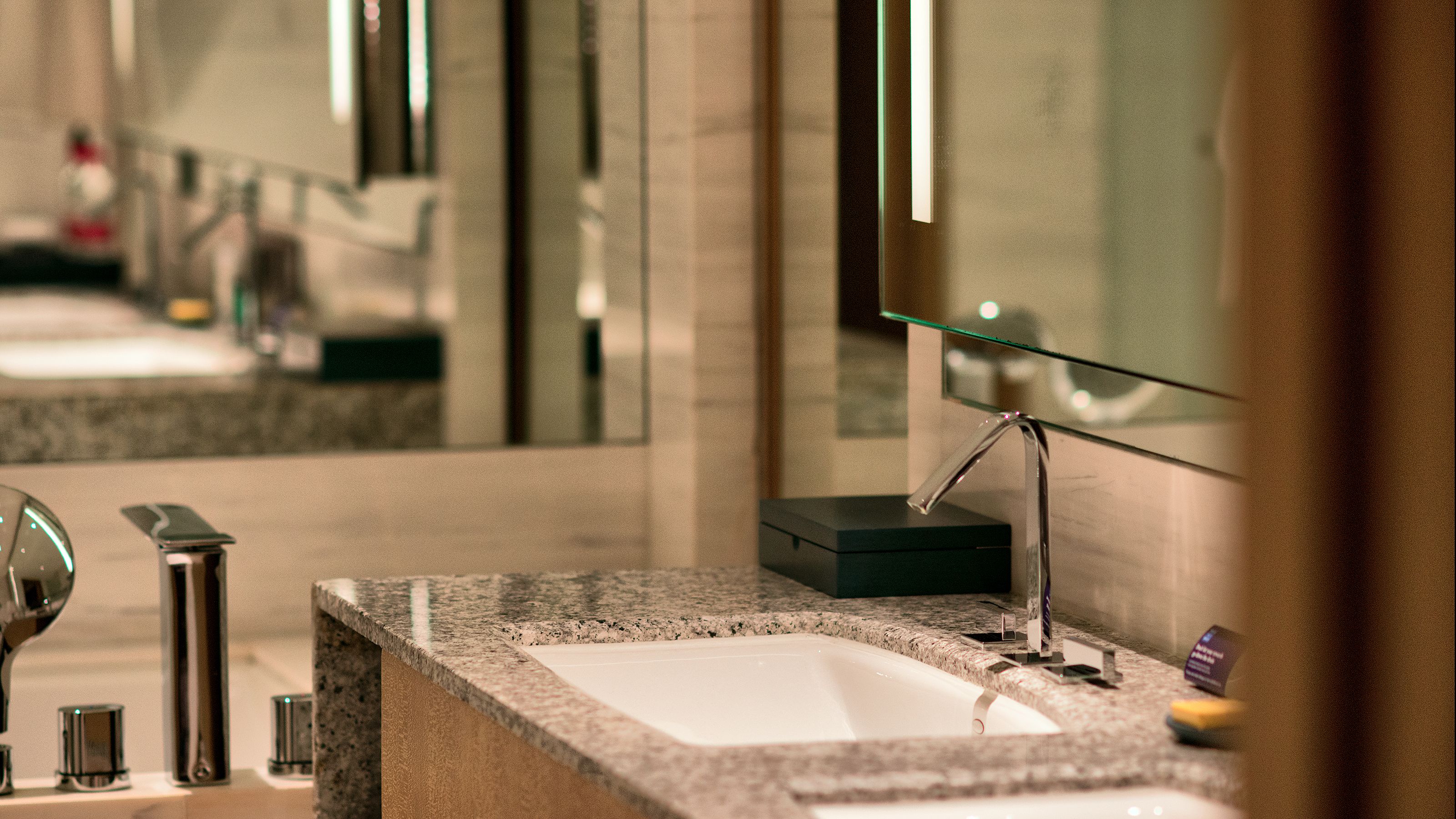 Regency, Suite, 1 cama King size | Baño | Secadora de cabello, batas, pantuflas, toallas 