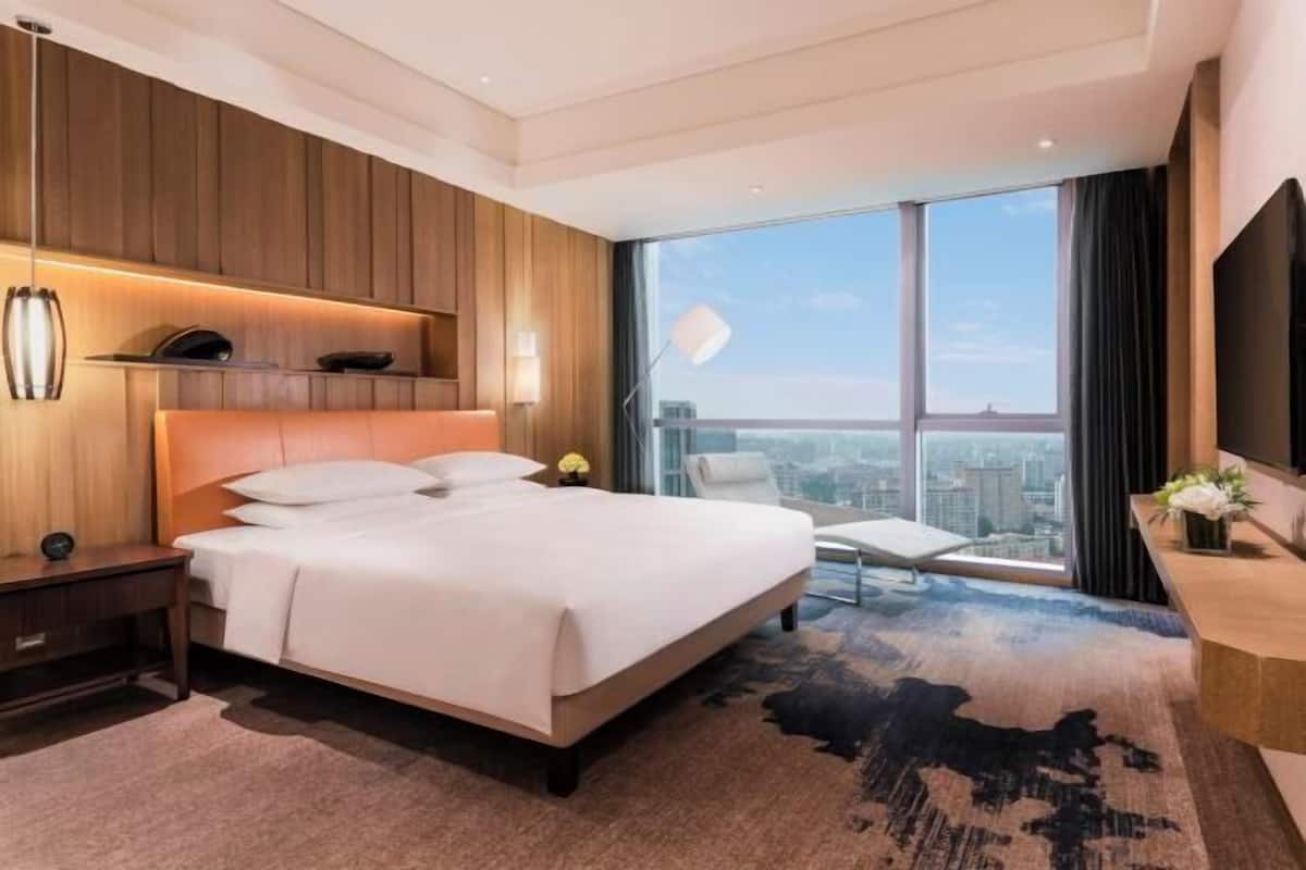 Minibar, in-room safe, desk, blackout drapes