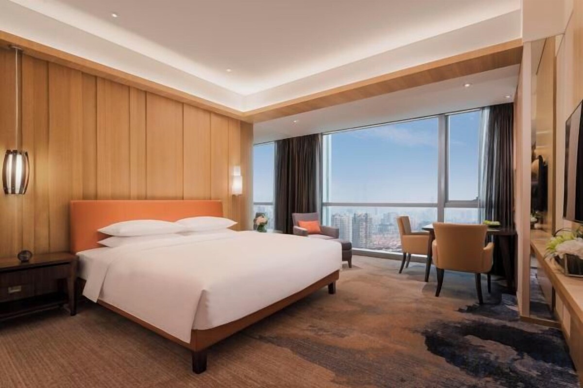 Minibar, in-room safe, desk, blackout curtains