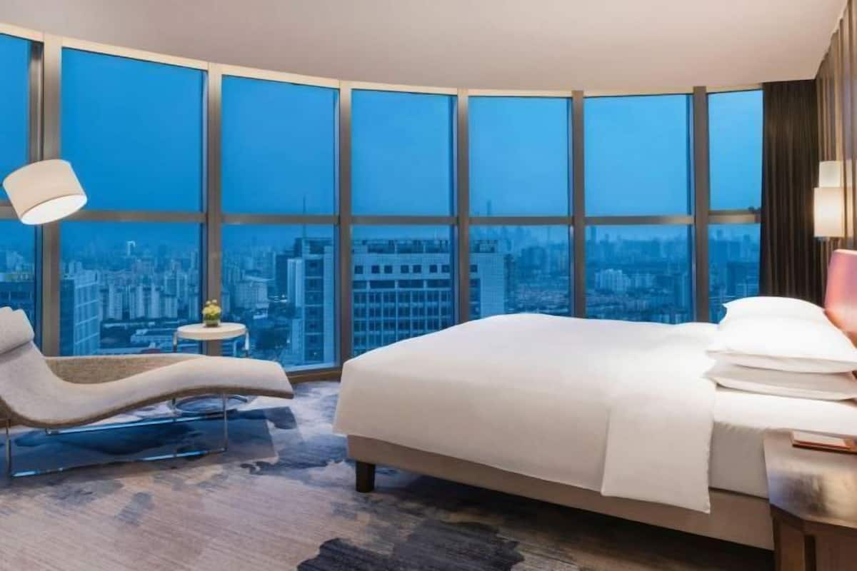 Minibar, in-room safe, desk, blackout drapes
