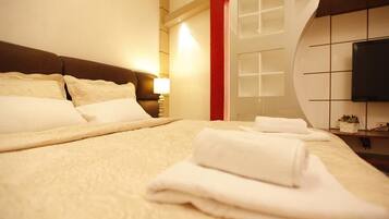 In-room safe, blackout curtains, iron/ironing board, free WiFi