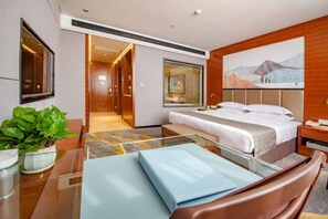 Minibar, in-room safe, alarm clocks