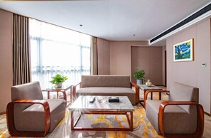 Minibar, Zimmersafe, Wecker