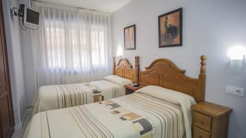 Dobbeltrom | Skrivebord, skrivebord for bærbar PC og blendingsgardiner