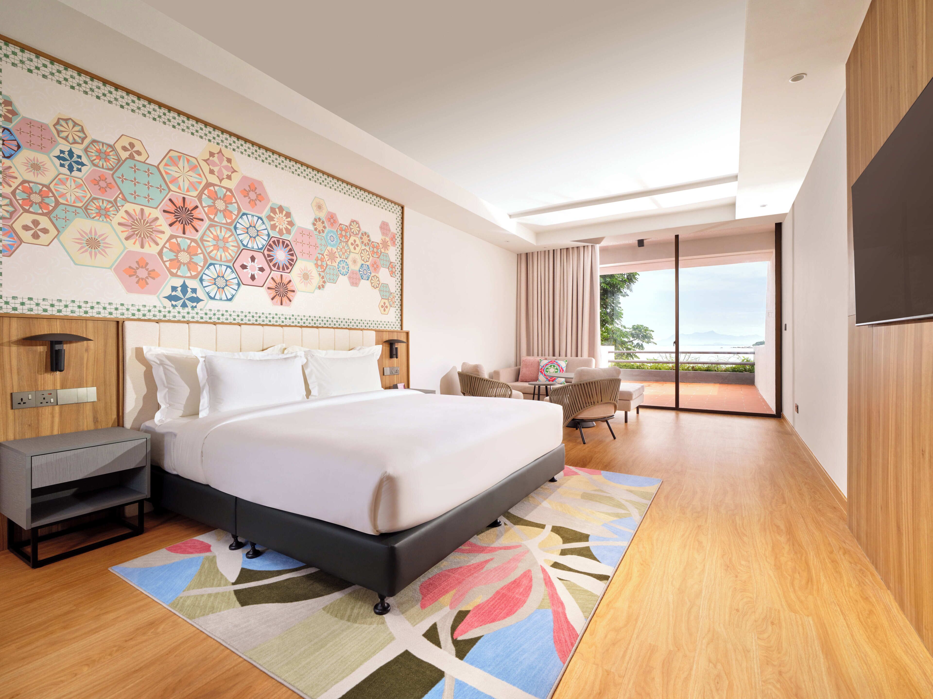 Minibaari, tallelokero huoneessa, työpöytä