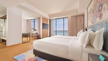 Minibar, safe på rommet, skrivebord og skrivebord for bærbar PC