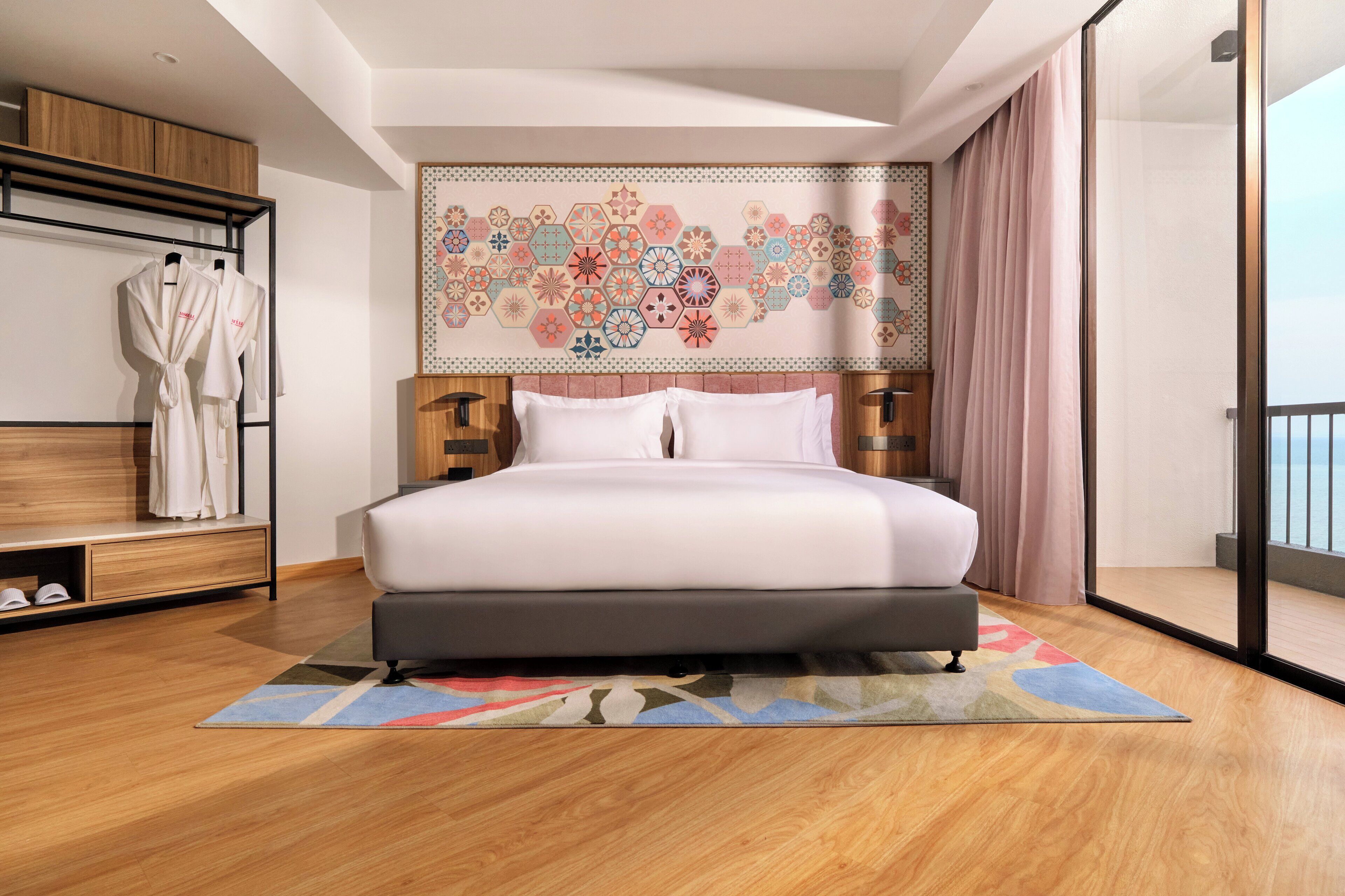 迷你吧、房內夾萬、書桌、手提電腦工作空間