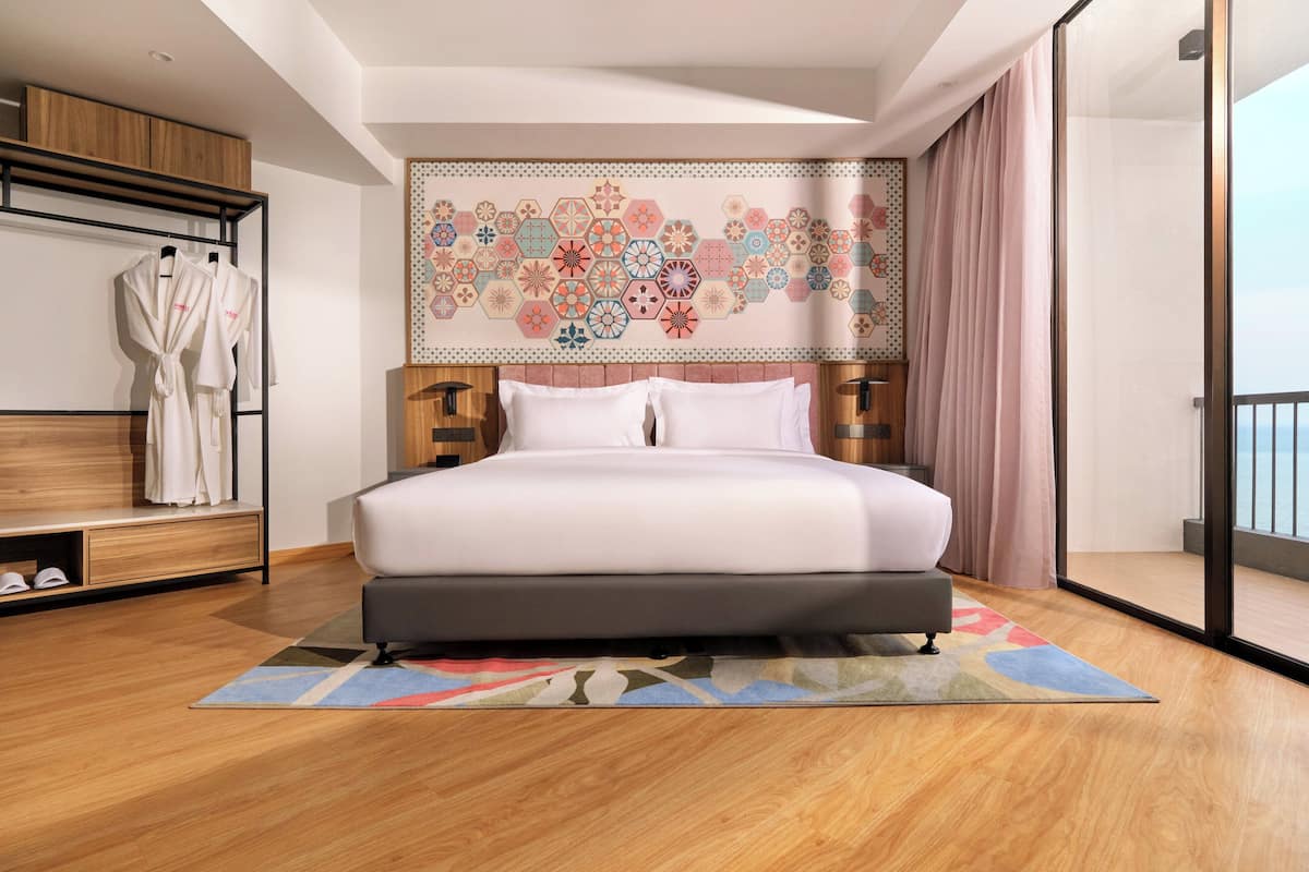 Minibar, in-room safe, desk, laptop workspace